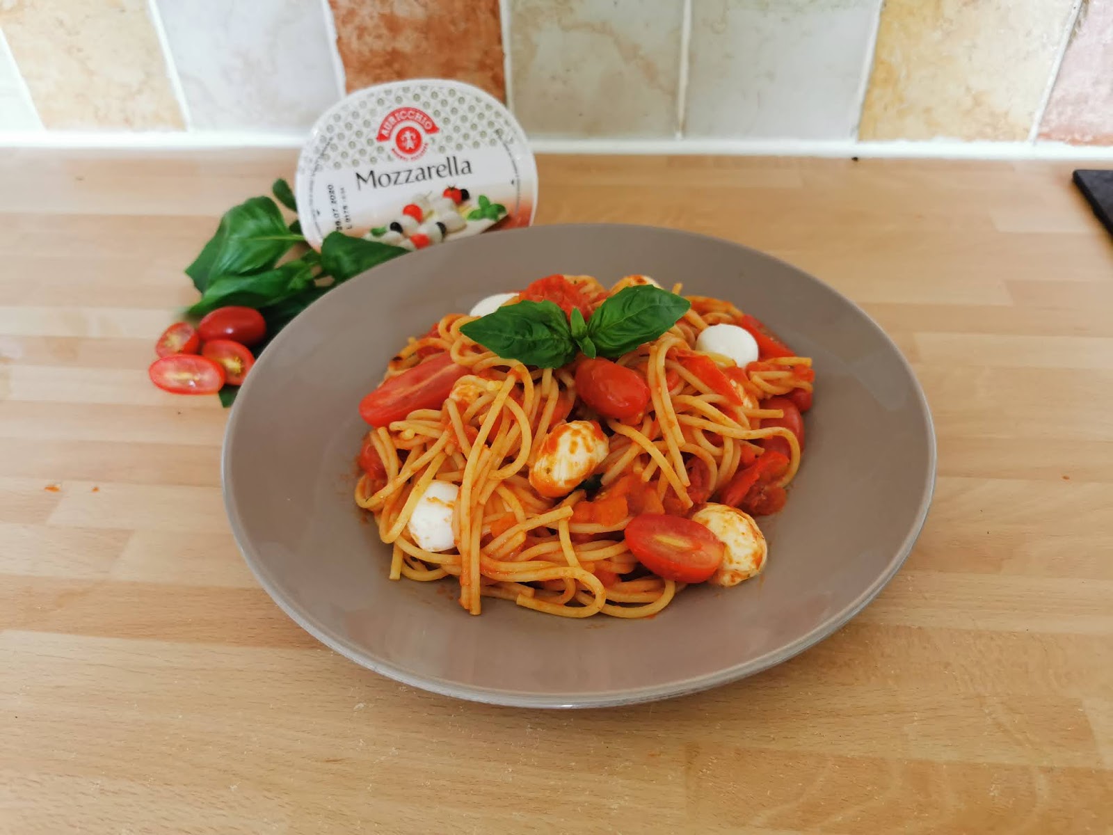 Tantrums To Smiles: Tomato and Mozzarella Spaghetti - Quick &amp; Easy ...