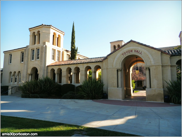 Toyon Hall, Universidad de Stanford