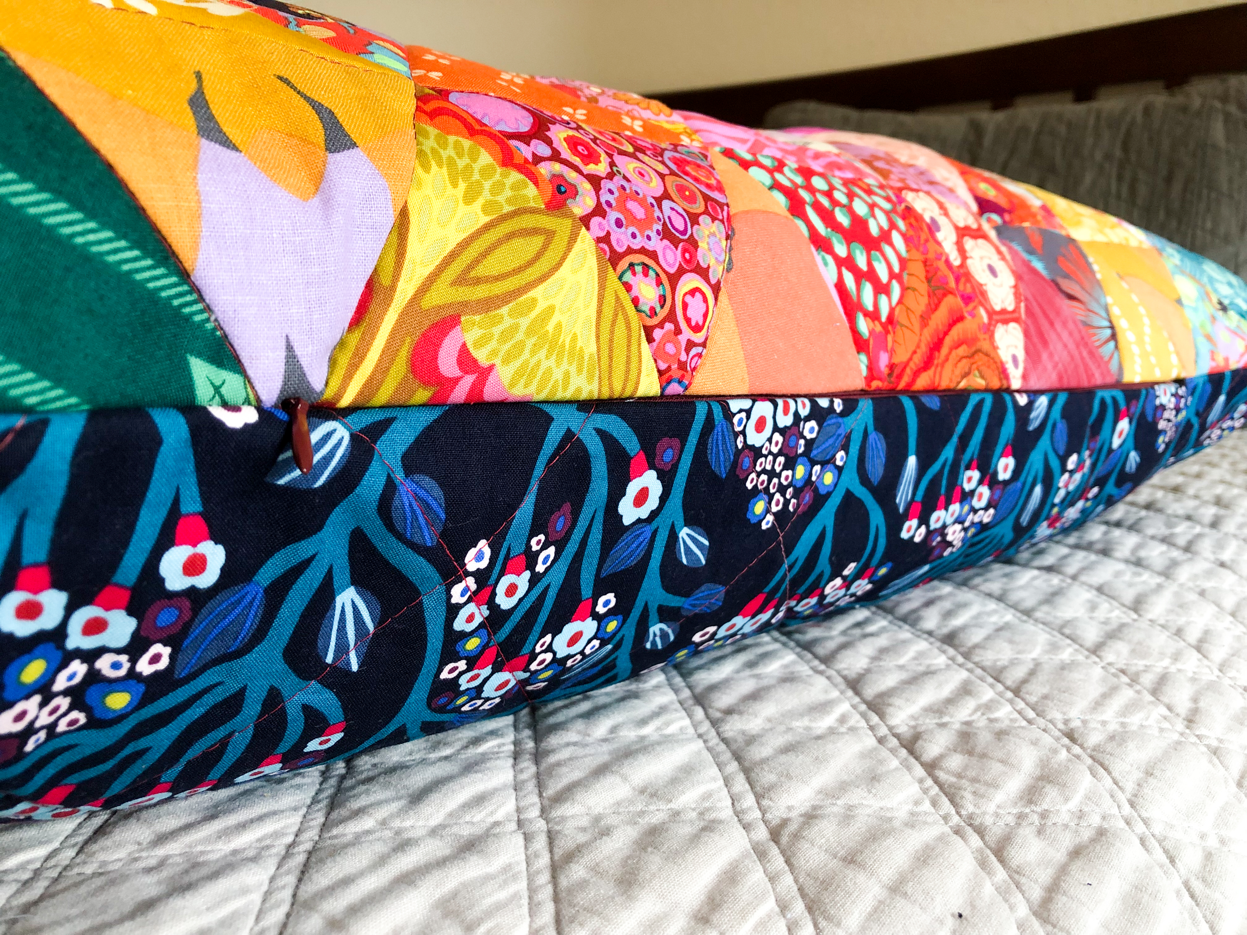 Blue Susan Makes How to Sew an Invisible Zipper in a Pillow