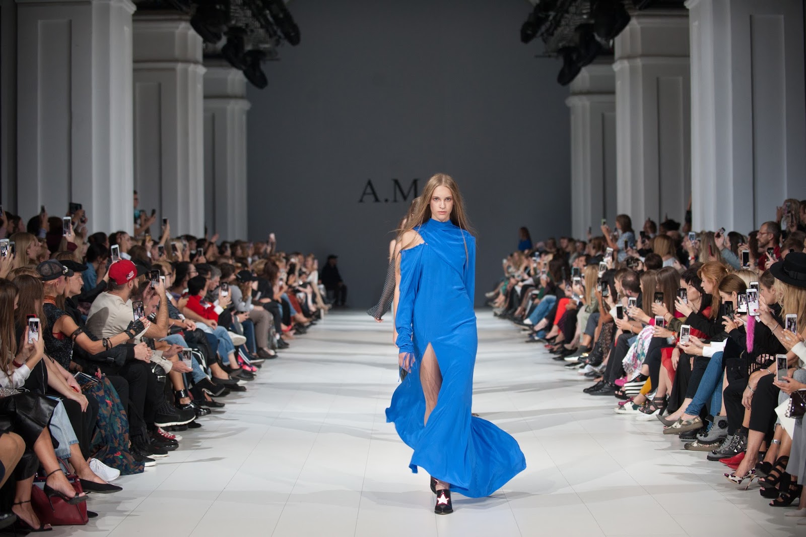 этнический стиль украинской одежды. украинский народный костюм женский. украинский костюм женский. этнический костюм. современный костюм в стиле традиционного.