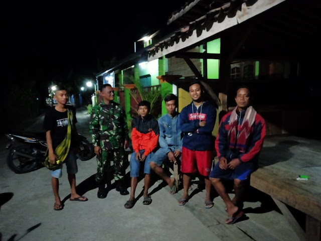 Tingkatkan Keamanan Wilayah Babinsa Cawas Adakan Siskamling dan Patroli