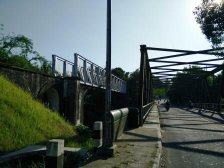 Pemandangan dari arah Timur Jembatan Rel Pangukan