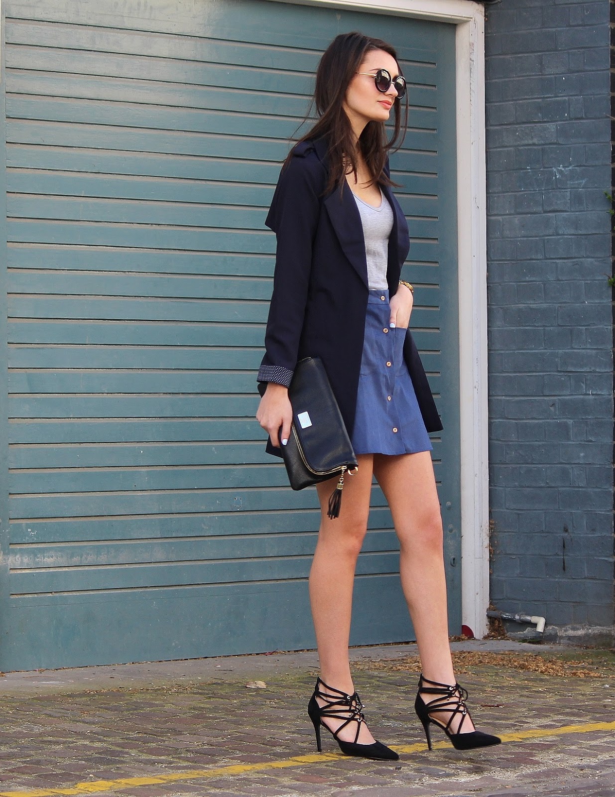 peexo fashion blogger wearing trench coat and a-line button down skirt 70's and lace up heels