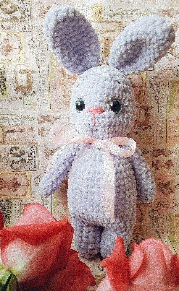 Плюшевый зайка амигуруми крючком. Плюшевый зайка амигуруми. Зефирный плюшевый зайка крючком. Мини зайка крючком. Вяжем зайку крючком из плюшевой.