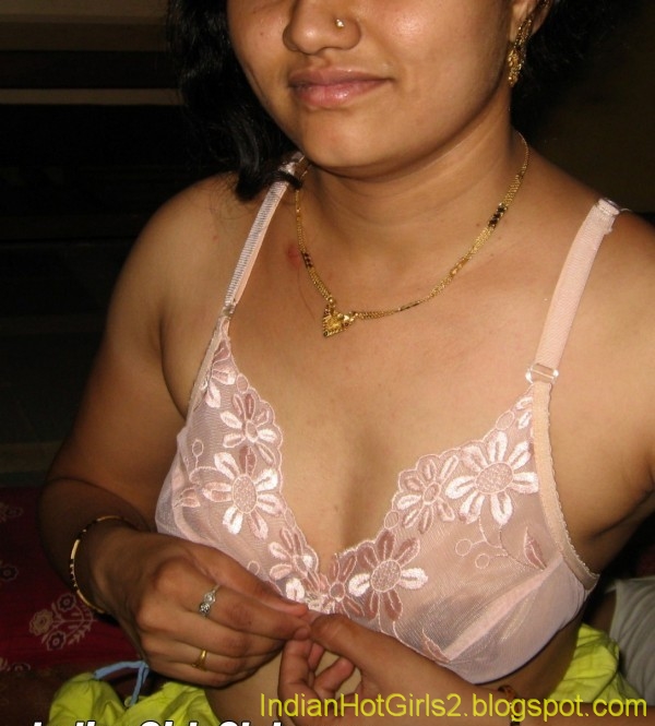 Tamil Aunty Wearing Bra And Jetty