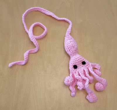 Crochet squid cat toy with refillable catnip pocket