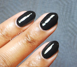 nails almond shaped shape pointy into