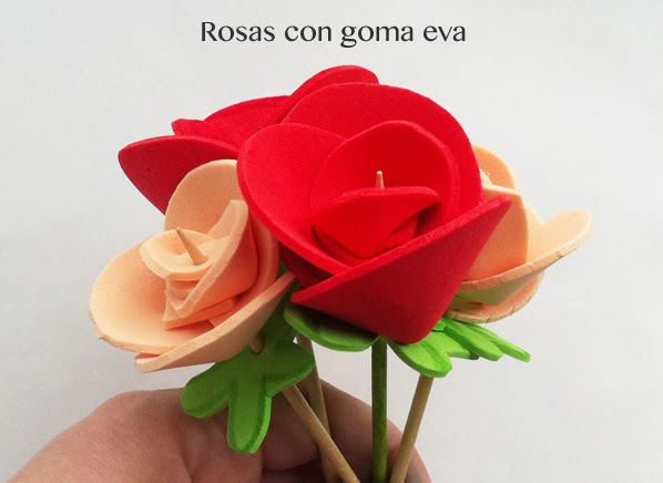 cómo hacer rosas o flores con goma eva