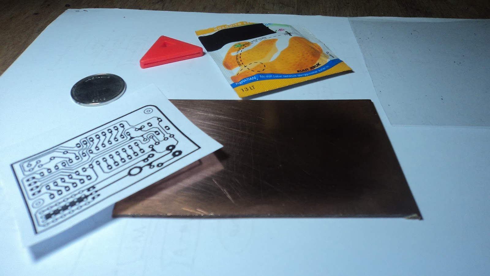 ADE MUNANDAR: Cara mencetak layout ke pcb dengan kertas hvs & lotion