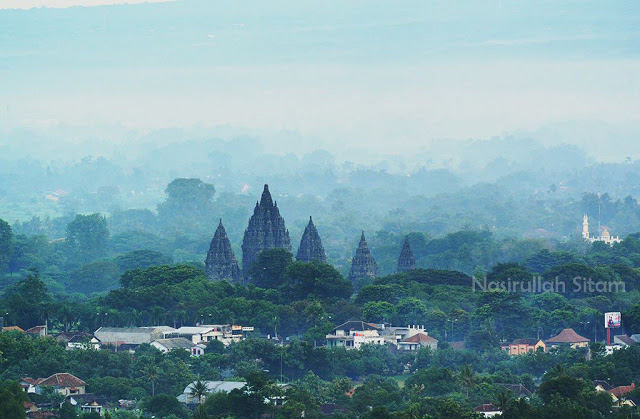 Candi Prambanan dari Spot Riyadi