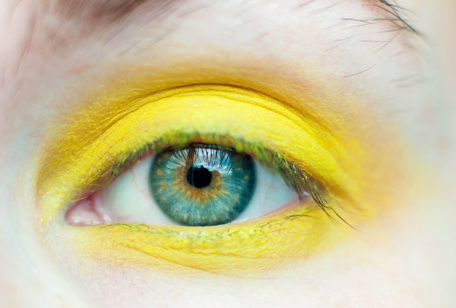 11 серию желтый глаз