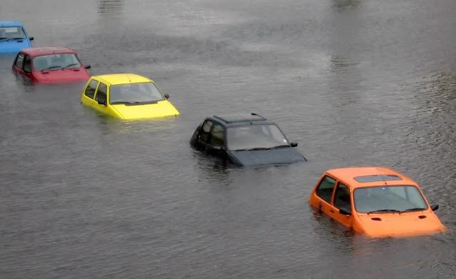 Tips Menyelamatkan Mobil Yang Kena Banjir Tips Menyelamatkan Mobil Yang Kena Banjir