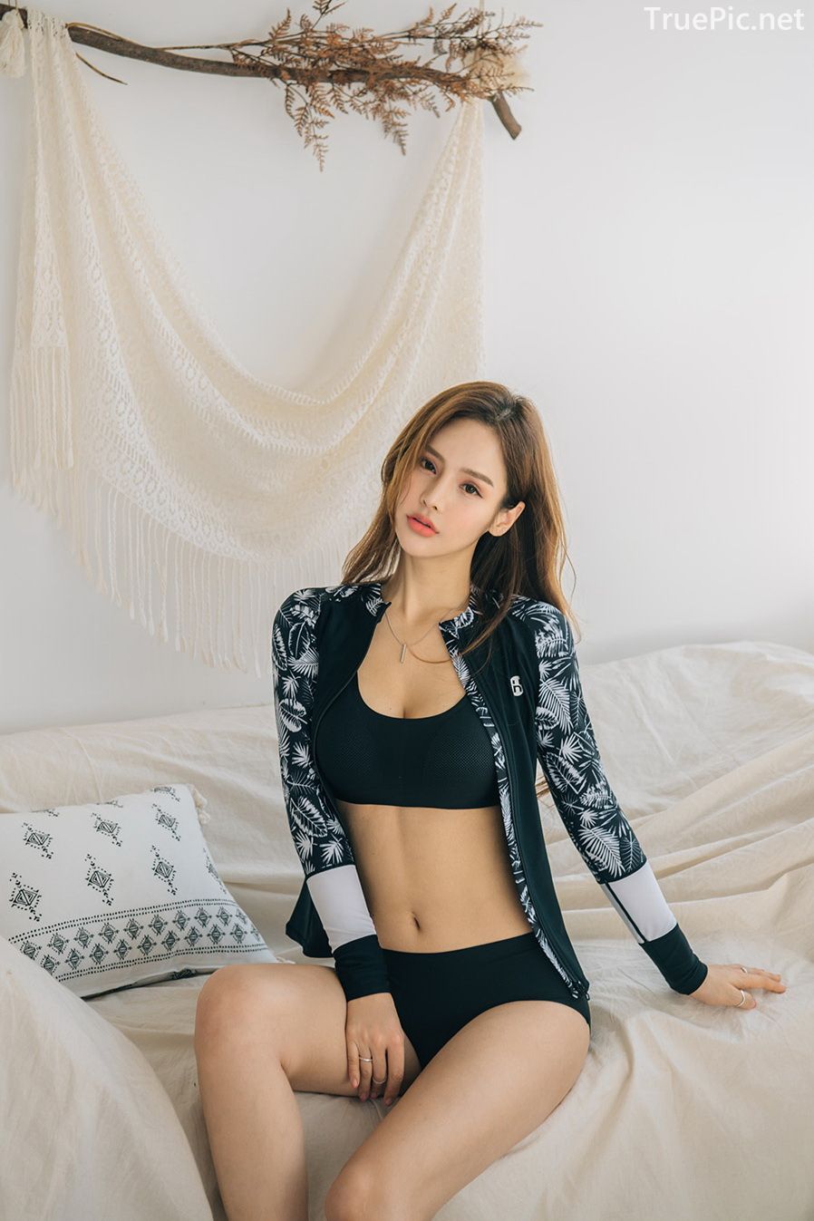 Korean model and fashion - Hyun Jung - Black Innerwear