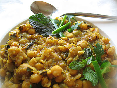  Chickpeas in a Tomato and Tamarind Gravy with Spices 