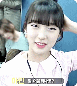 의상이 핑크색이라 기분이 좋은 아린이.gif | 인스티즈