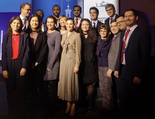 2019 European Meeting of the Trilateral Commission. print midi belted bow v-neck dress brown long sleeve