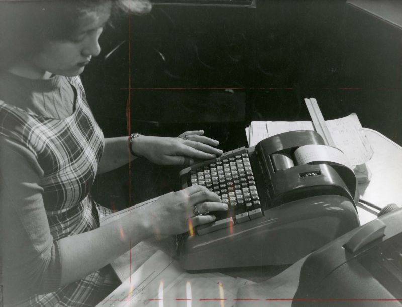 Vintage photos show the workplace and offices of the past  1970s 1980s - 5