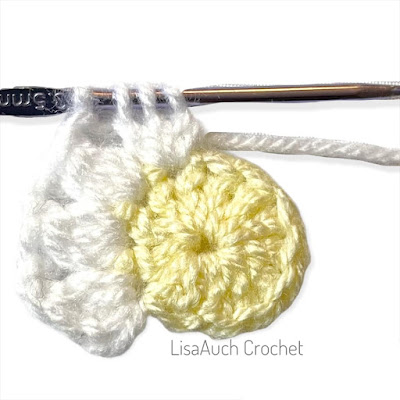 how to crochet the 3 double crochet cluster stitch - daisy granny square pattern