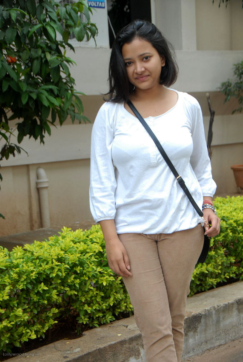 Swetha Basu Prasad Without Make Up Photo Shoot