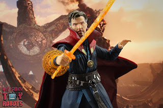 S.H. Figuarts Doctor Strange (Battle On Titan Edition) 39