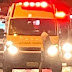 Carro colide em moto deixando uma pessoa ferida no centro de Cajazeiras