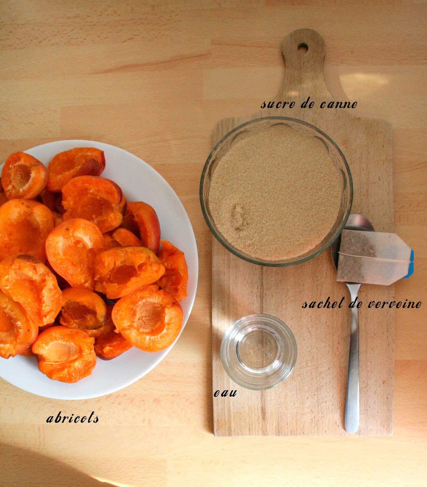 ET CHARLOTTE DÉCOUVRIT LA CUISINE... Compote d'Abricots à la Verveine