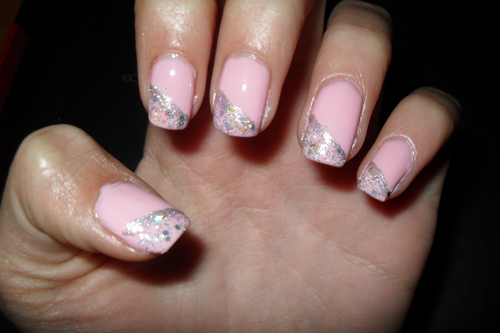 Uñas Patri: rosa barbie y plata