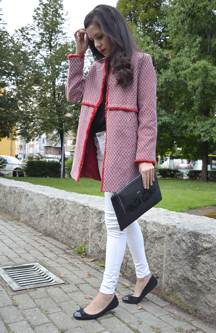 abrigo-rojo-otoño-blogger-outfit-look-ootd-trends-gallery-black-white-red