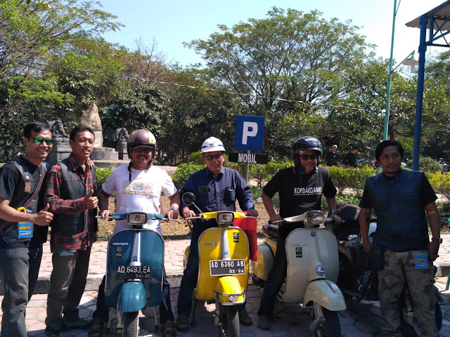 Ribuan Vespa Kopdargab di Techno Park Ganesa Sukowati