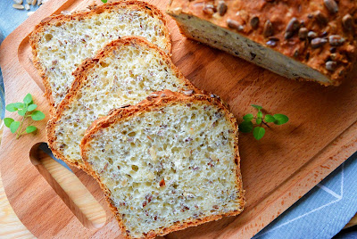 Chleb słonecznikowy z siemieniem lnianym