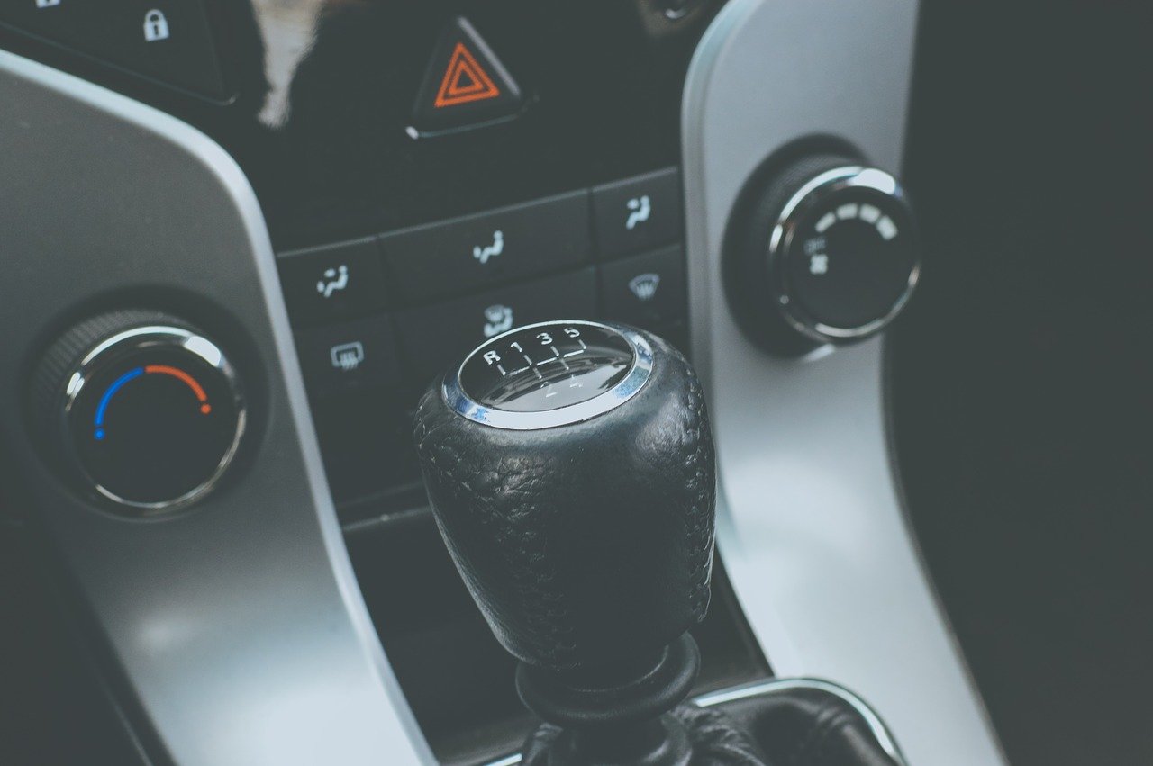 Automatic Transmission vs Manual Transmission Which is better