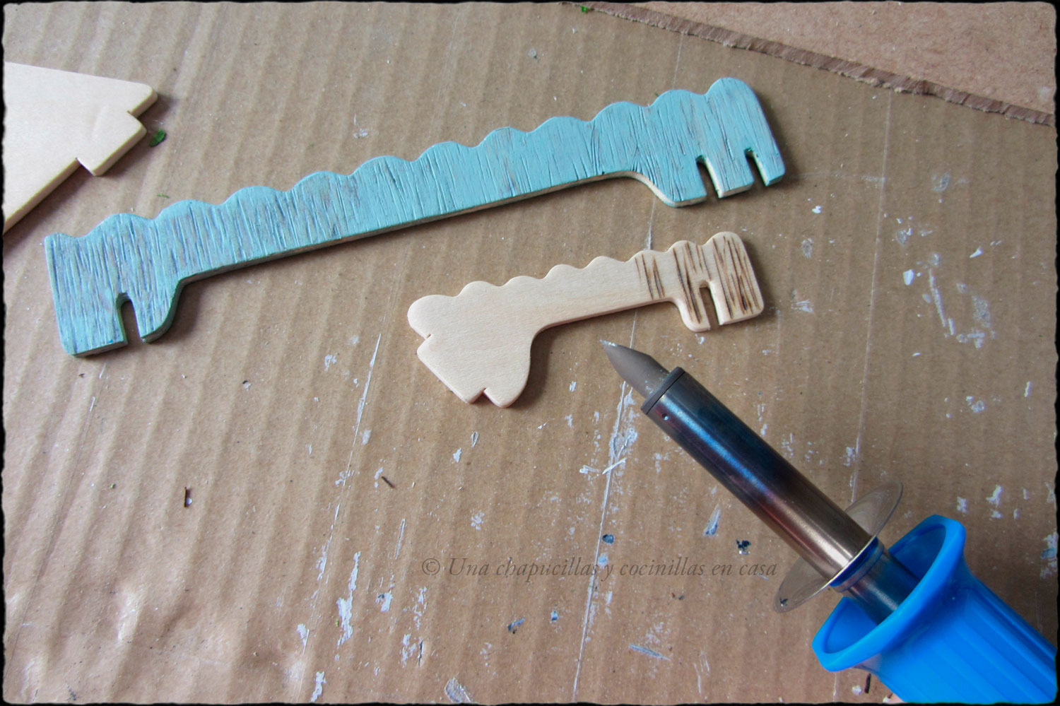 Una chapucillas y cocinillas en casa: Casa de muñecas escala 1:24