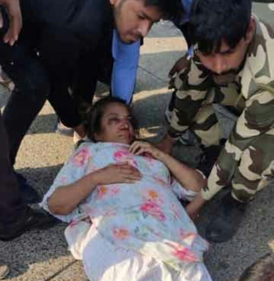 ট্রাকের সঙ্গে ভয়াবহ সংঘর্ষ, আশংকাজনক অভিনেত্রী শাবানা আজমি 1 ট্রাকের সঙ্গে ভয়াবহ সংঘর্ষ, আশংকাজনক অভিনেত্রী শাবানা আজমি