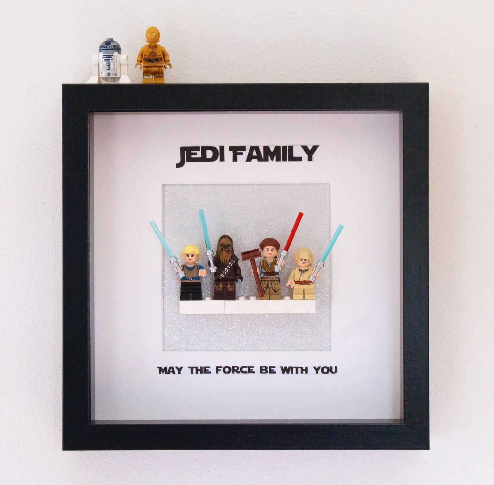 Doudou, maman, papa et moi: Un tableau de famille avec des Lego