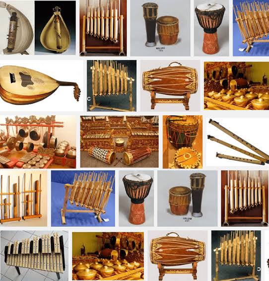 Alat musik yang menggunakan badan alat musik itu sendiri dinamakan