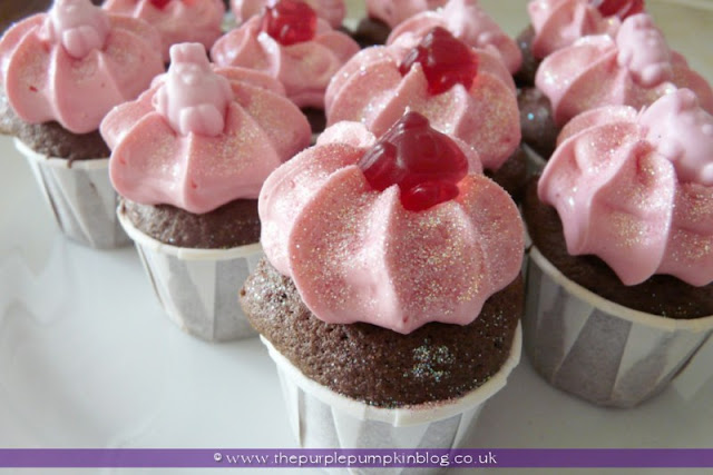 Teeny Tiny Cupcakes for a Baby Shower at The Purple Pumpkin Blog