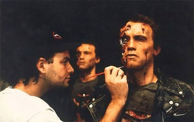Direto do túnel do tempo: fotos incríveis dos bastidores de Arnold Schwarzenegger como o Exterminador do Futuro (1984)