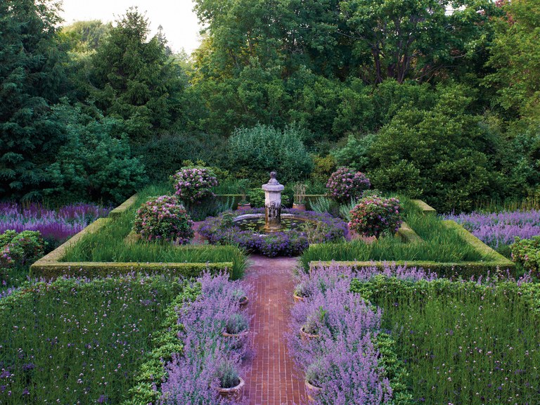Garden Inspiration Hamptons Garden of Peter Marino Hello Lovely