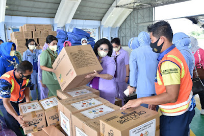 Ketua Umum Dharma Pertiwi Salurkan Bantuan Untuk Korban Bencana Alam Kalsel dan Sulbar Ketua Umum Dharma Pertiwi Salurkan Bantuan Untuk Korban Bencana Alam Kalsel dan Sulbar