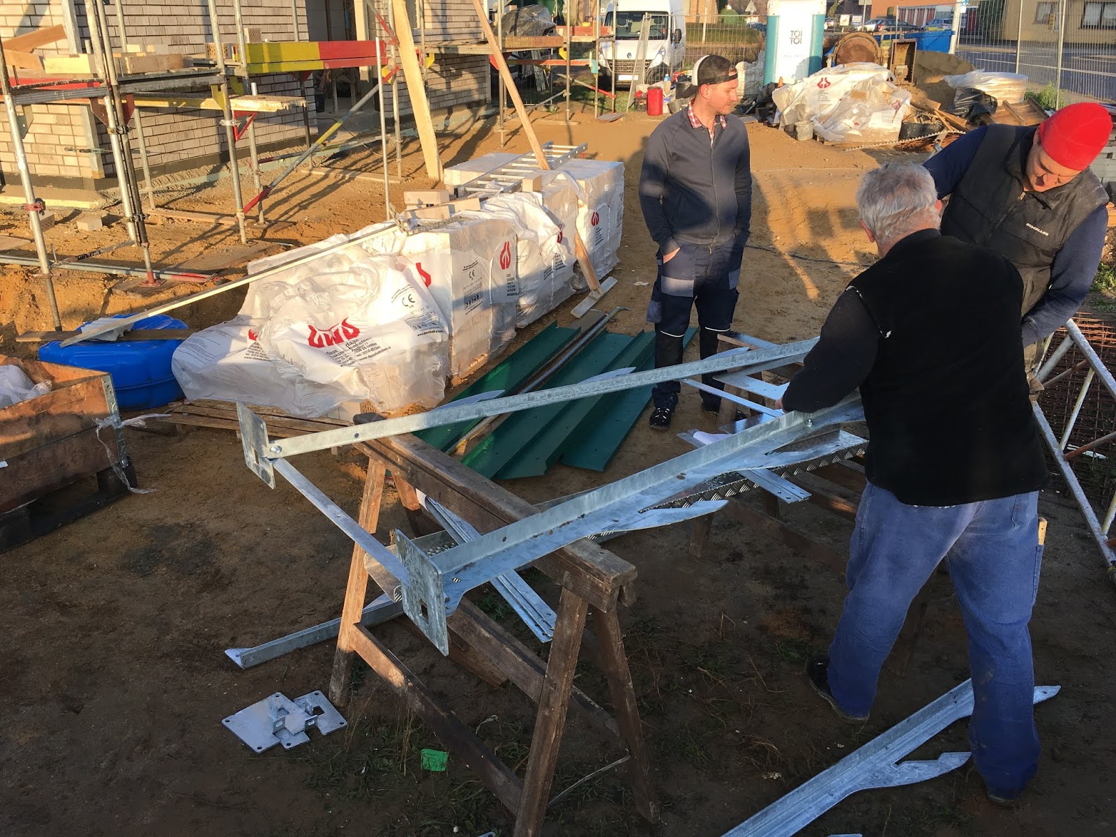 Hausbau Nadine, Max & Alex Lieferung und Aufbau Naturawall