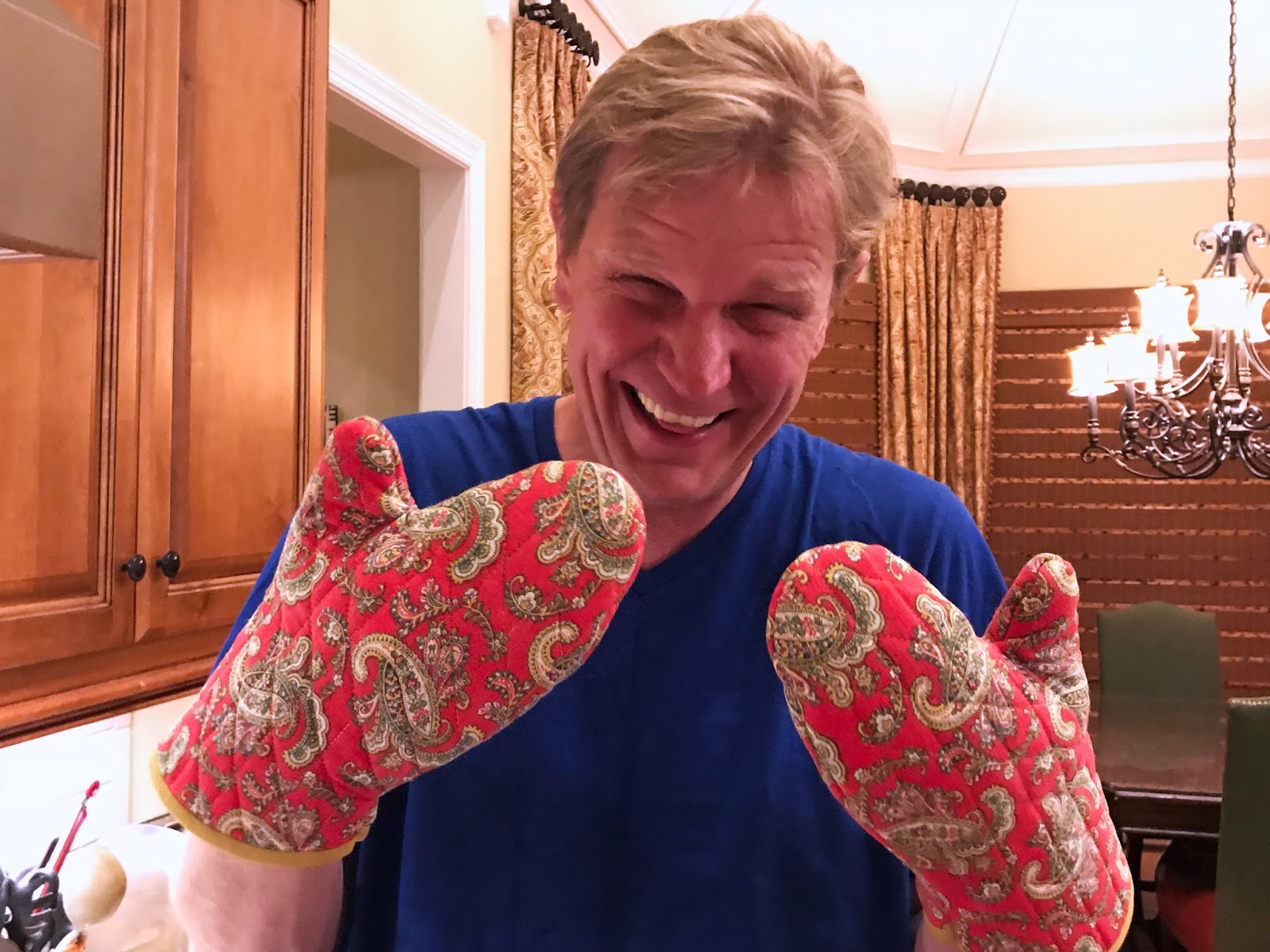Rebecca Grace Quilting: In Which My Husband Sets My Oven Mitts On Fire, and  I Have to Make New Ones, and Then He LAUGHS at Me! A Tutorial