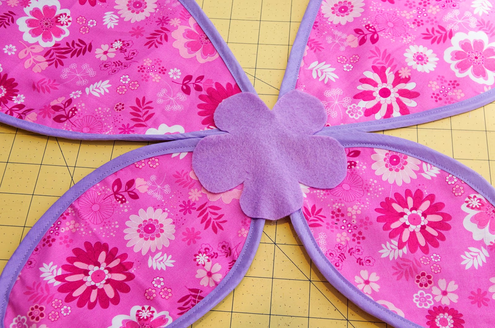 Free Fairy Fabric Wings Pattern and Tutorial. www.thecottagemama.com