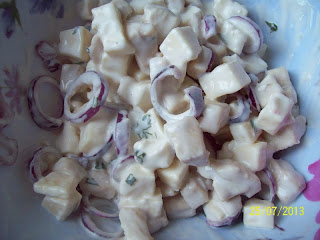 SALATA DE PUI CU IAURT GRECESC