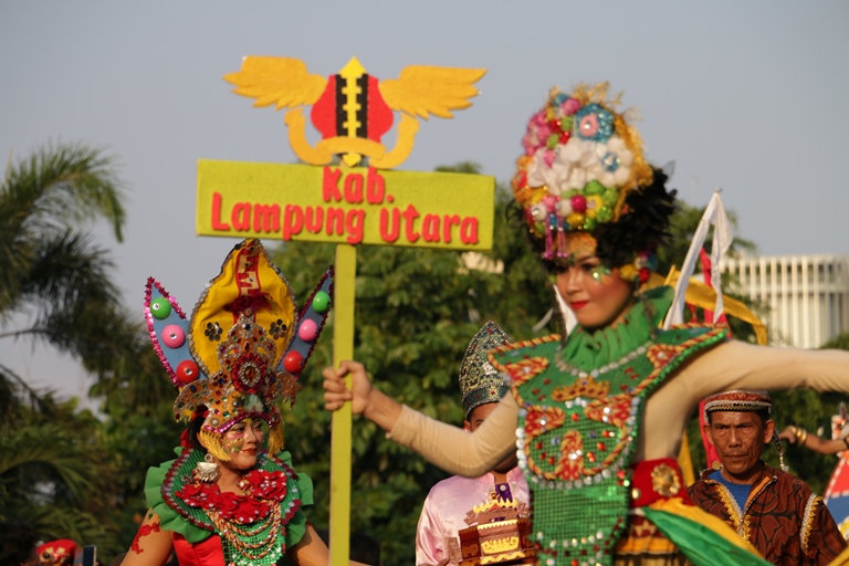 12 Kota Dan Kabupaten Di Lampung Meriahkan Parade Budaya Lampung Tᖇᗩᐯeᒪeᖇieᑎ