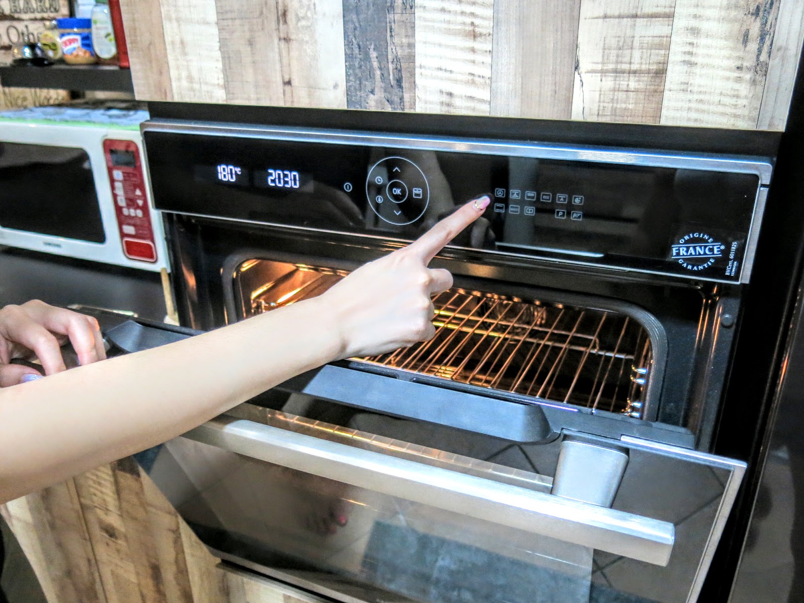 What Is A Pyrolytic Oven And How Does It Work Youtube