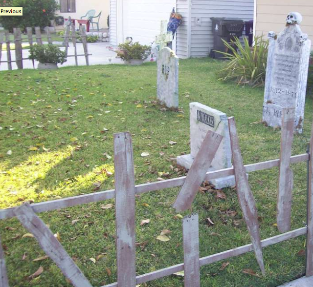Be Different&hellip;Act Normal DIY Haunted House Halloween Fence