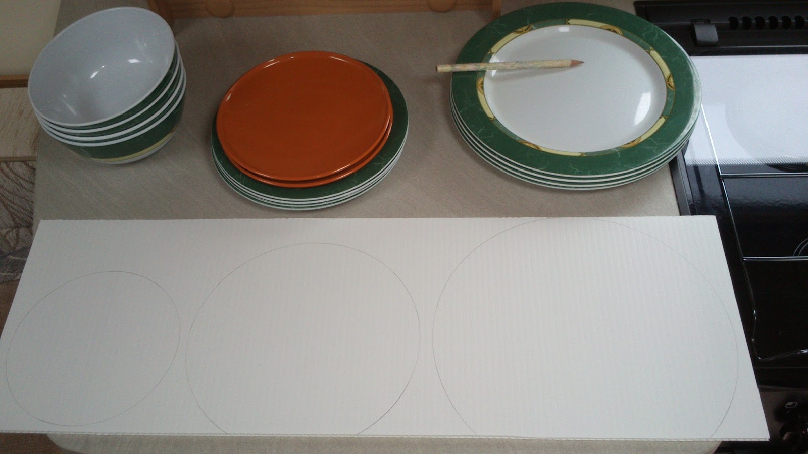 Caravan diy Storing the crockery