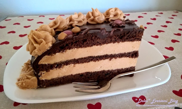 Torta al cioccolato e crema meringata alla nocciola Torta al cioccolato e nocciola