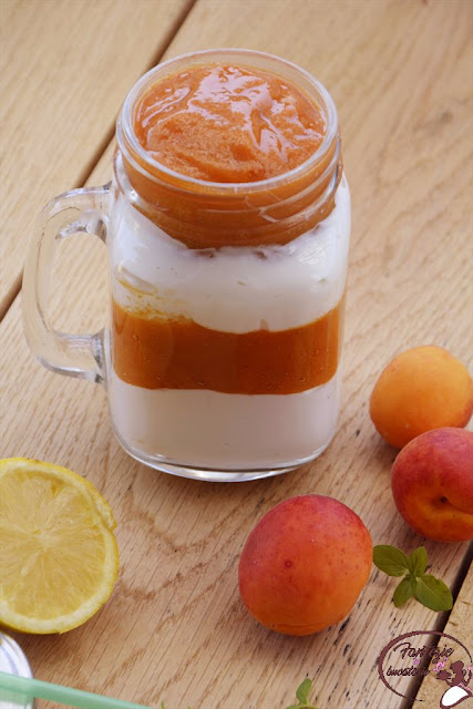 Smoothie-cheesecake cu caise