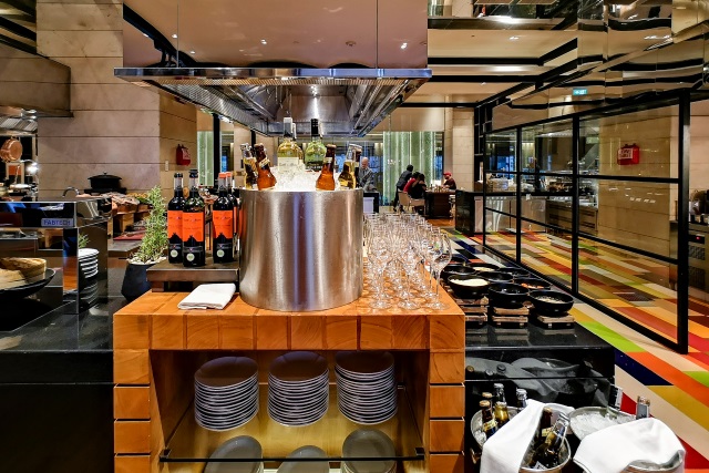 buffet at The Grand Kitchen restaurant, Grand Hyatt Manila
